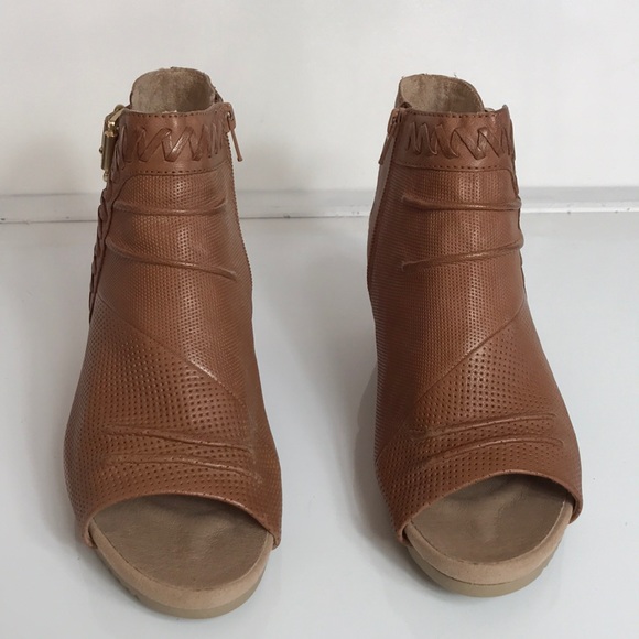 Earth Attalea Bonaire Whipstitch Leather Wedge - Picture 3 of 7